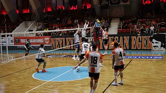 Düzce Belediyesi Spor Akademisi Voleybol Takımı deplasmandan mağlup döndü