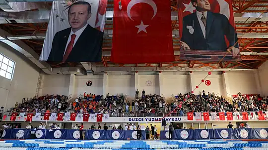 Düzce'de 250 sporcu şampiyon olmak için kulaç attı