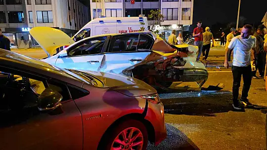 Düzce'de 6 araçlı zincirleme kaza: 2 yaralı