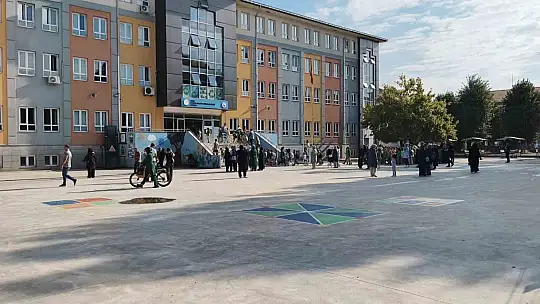 Düzce'de 76 bin 838 öğrenci için ders zili çaldı