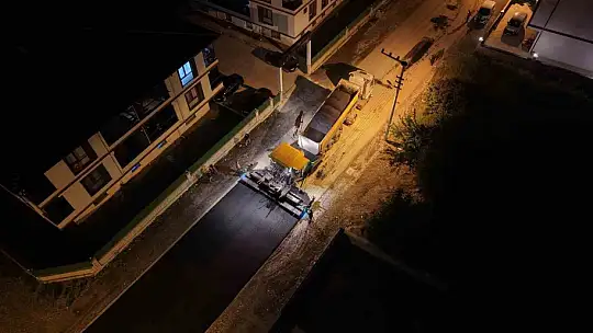 Düzce'de asfalt çalışmaları gece gündüz devam ediyor