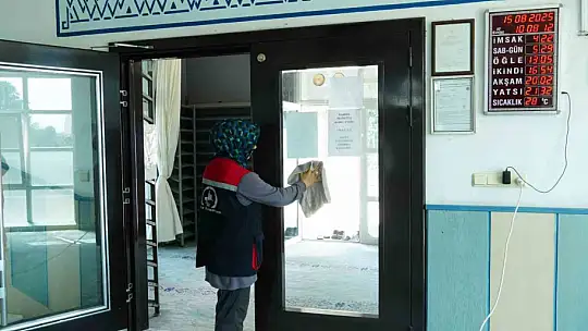 Düzce'de camiler temizleniyor