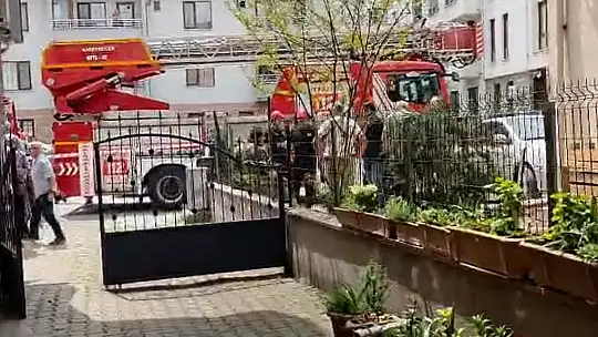 Düzce'de daireden yükselen alevler camları kırdı