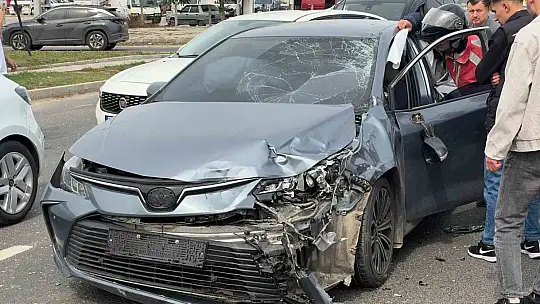 Düzce'de feci kaza: 2'si ağır 3 yaralı