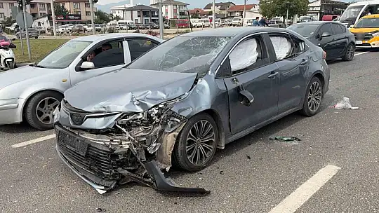 Düzce'de feci kaza: 2'si ağır 3 yaralı