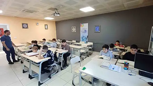 Düzce'de gençlik merkezilerinde eğitimler devam ediyor