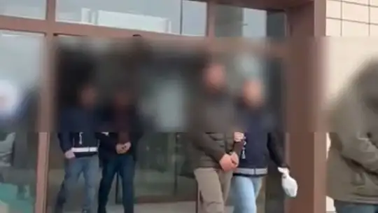 Düzce'de kamyon kasasında 14 düzensiz göçmen yakalandı