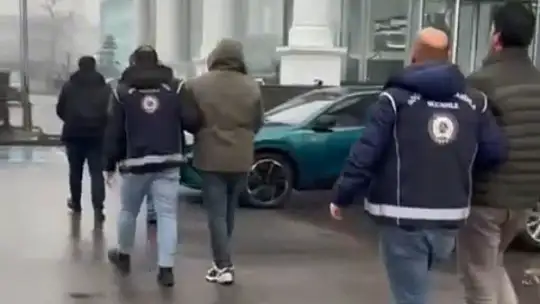 Düzce'de kamyon kasasında 14 düzensiz göçmen yakalandı