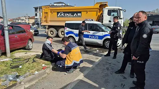 Düzce'de kavşakta otomobiller çarpıştı: 6 yaralı