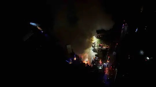 Düzce'de ki yangın sürüyor ekipler evlere sıçramasın diye çalışma yapıyor
