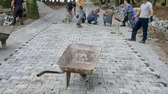 Düzce'de köy iç yollarda kış öncesi son çalışmalar yapılıyor