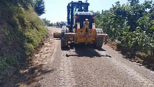 Düzce'de köy yollarında bakım sürüyor