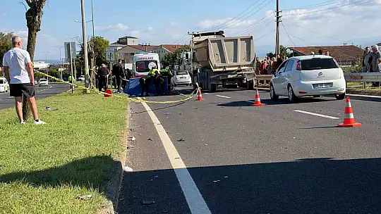 Motosiklet yayaya çarptı: 1 ölü, 1 ağır yaralı