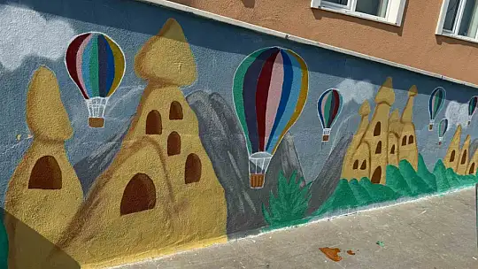 Düzce'de okul duvarlarına renkli dokunuş