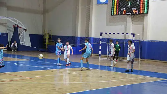 Düzce'de okul sporları futsal şampiyonası heyecanı sürüyor