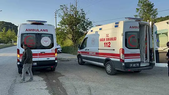 Düzce'de otomobil ışıklarda duran halk otobüsüne çarptı: 6 yaralı