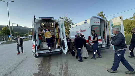 Düzce'de otomobil ışıklarda duran halk otobüsüne çarptı: 6 yaralı