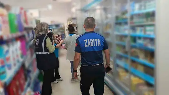 Düzce'de raf etiket ve kasa fiyatları kontrol edildi
