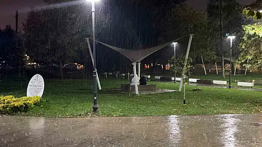 Düzce'de sağanak yağış  şiddetini arttırdı