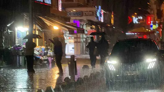 Düzce'de sağanak yağış  şiddetini arttırdı