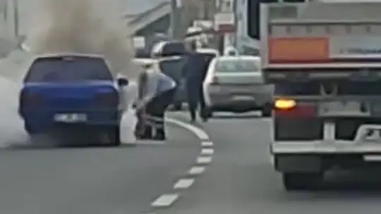 Düzce'de seyir halindeki otomobil alev aldı