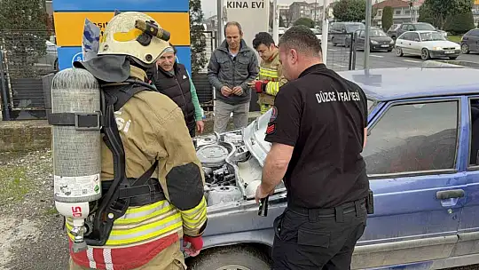 Düzce'de seyir halindeki otomobil alev aldı
