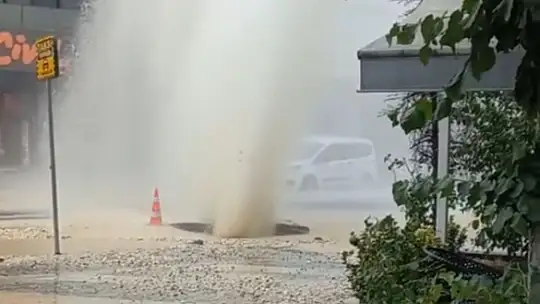 Düzce'de su borusu patladı: 5 metre su fışkırdı