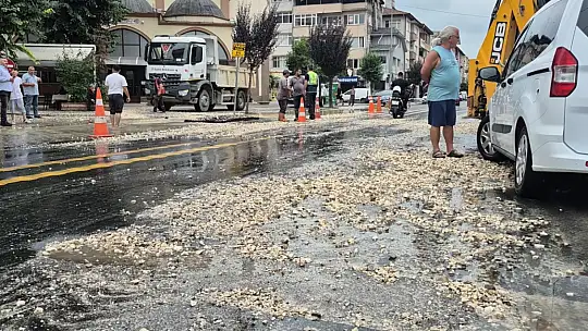 Düzce'de su borusu patladı: 5 metre su fışkırdı