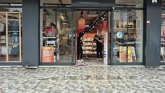Düzce'de su borusu patladı: 5 metre su fışkırdı