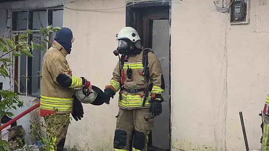 Düzce'de tek katlı ev yandı