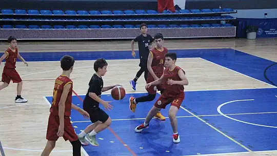 Düzce'de U-14 erkekler basketbol yerel lig heyecanı başladı