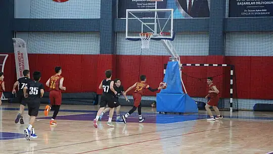 Düzce'de U-14 erkekler basketbol yerel lig heyecanı başladı