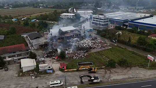 Düzce'de yanan kapı fabrikasının son durumu havadan görüntülendi