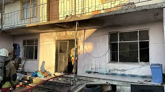 Düzce'de yangında dumandan etkilenen 5 kişi hastaneye kaldırıldı