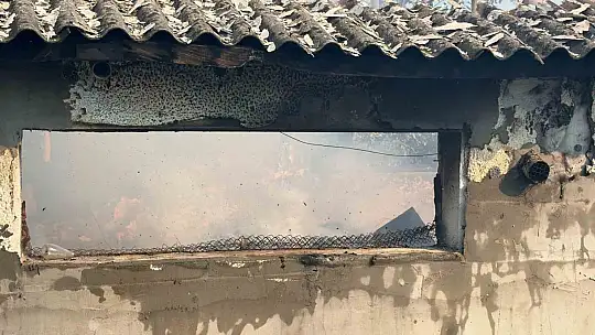 Yangının çıktığı fabrika kullanılamaz hale geldi