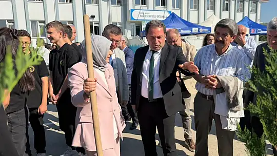 Düzce'de Yeşil Duvar Projesiyle 90 fidan toprakla buluştu