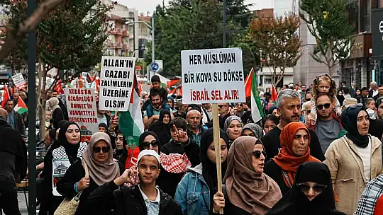 Düzce'de yüzlerce kişi Filistin'e destek için buluştu