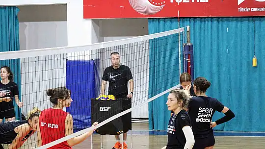 Düzce Kadın Voleybol Takımı, yeni sezon hazırlıklarını sürdürüyor