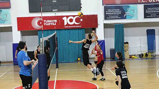 Düzce Kadın Voleybol Takımı, yeni sezon hazırlıklarını sürdürüyor