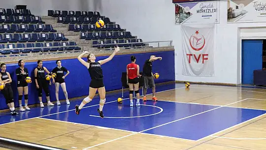 Düzce Kadın Voleybol Takımı, yeni sezon hazırlıklarını sürdürüyor