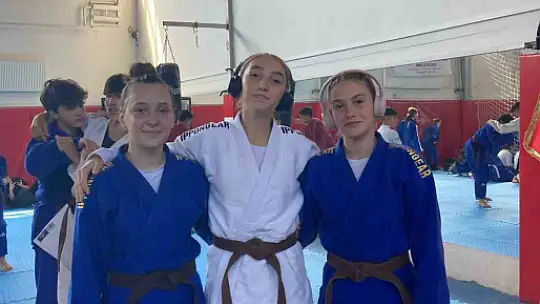 Düzce'nin Judocuları Türkiye üçüncüsü oldu