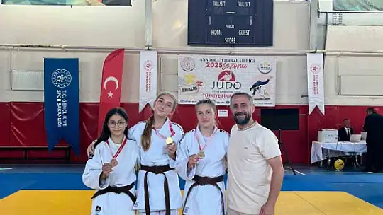 Düzce'nin Judocuları Türkiye üçüncüsü oldu