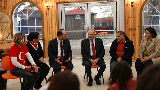 Düzce ritim grubu hem çaldı hem söyledi