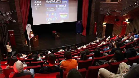 Düzce Üniversitesi'nde ülkelerini tanıttılar