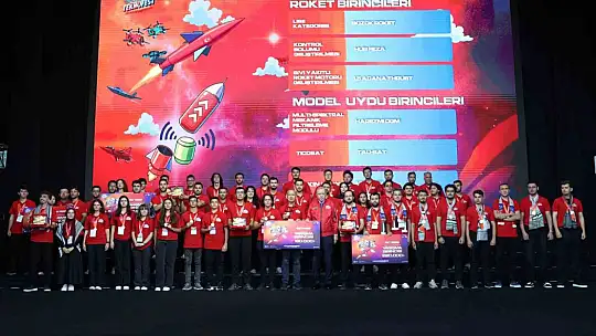 Düzce Üniversitesi öğrencileri TEKNOFEST 2025'te zirvede