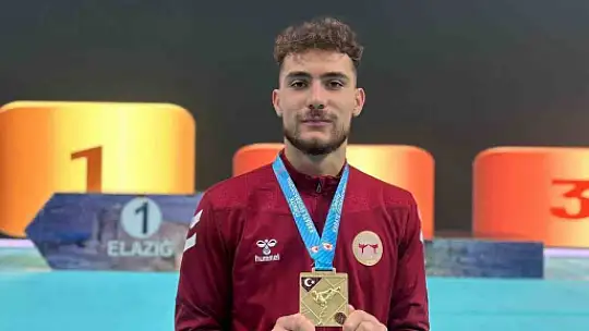 Düzce Üniversitesi öğrencisi altın madalyanın sahibi oldu