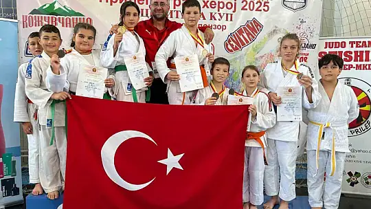 Düzceli sporcular Makedonya'dan derece ile döndü