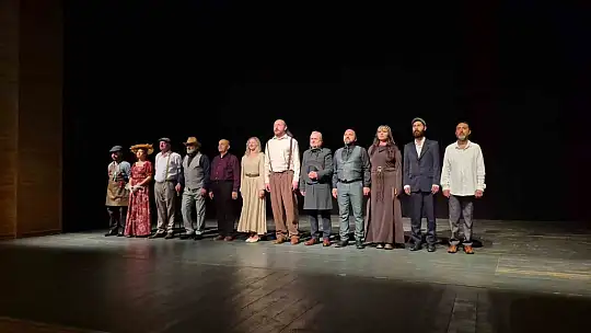 Düzceli tiyatrocular uzun yıllar sonra bu oyun ile sahneye çıktı