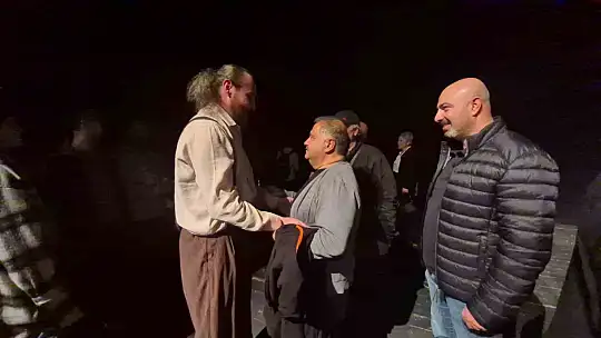 Düzceli tiyatrocular uzun yıllar sonra bu oyun ile sahneye çıktı