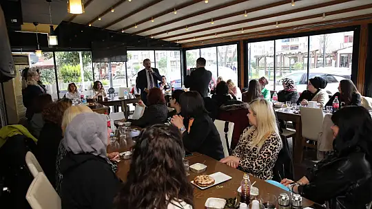 Kadınlar Günü yemeği ve plaket töreni düzenlendi